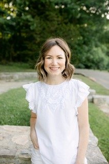 Ellie headshot 70
